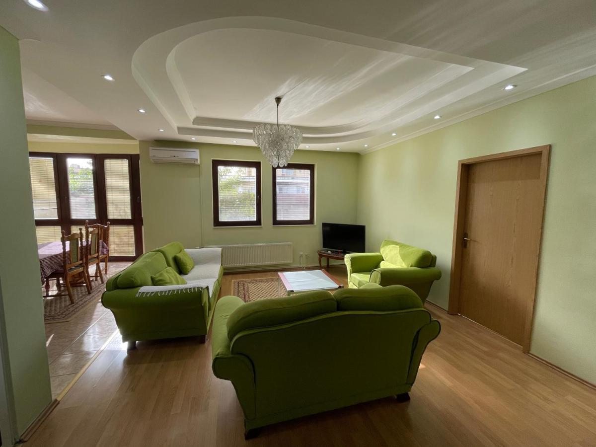 Huge Apartment With A Garden In The City Center Pristina Exterior foto