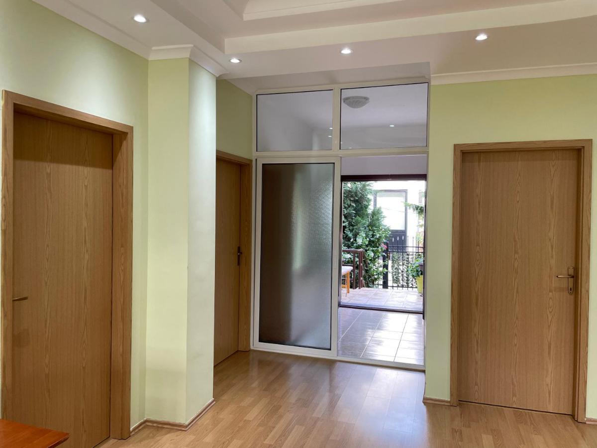 Huge Apartment With A Garden In The City Center Pristina Exterior foto