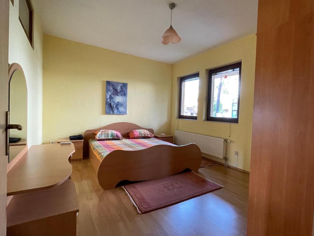 Huge Apartment With A Garden In The City Center Pristina Exterior foto